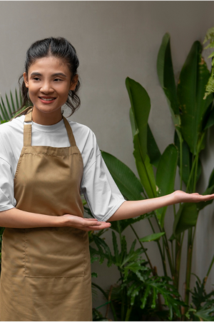 Pelayanan ramah dari tim Tidar Resto