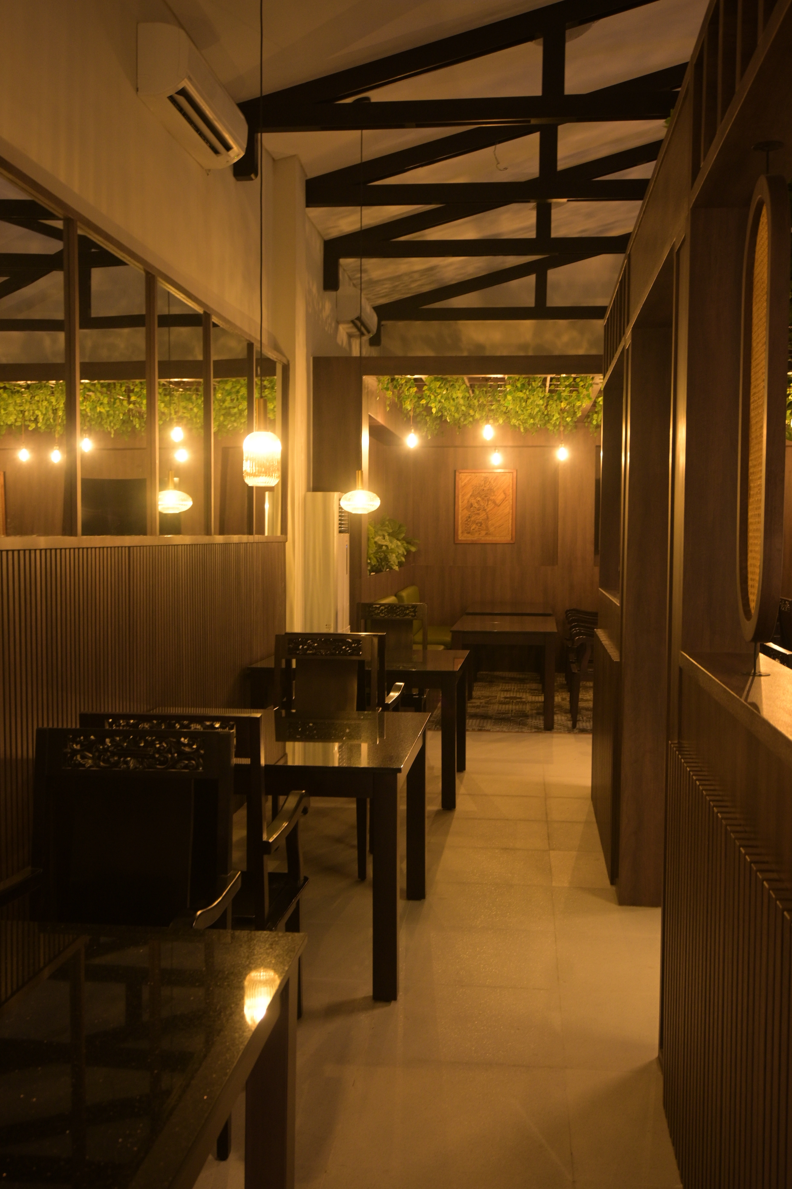 Suasana nyaman di Tidar Resto